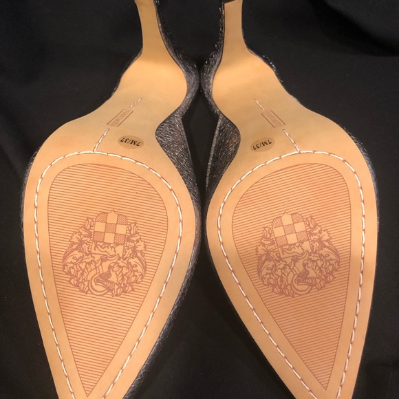 Vince Camuto metallic Silver mule heel - Picture 3 of 3